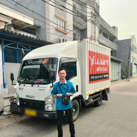 Pemasangan GPS tracker pada armada Lalamove