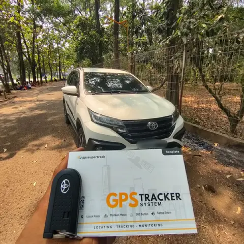 Pemasangan GPS tracker pada Toyota Rush