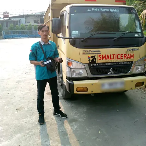 Pemasangan GPS tracker pada truk box