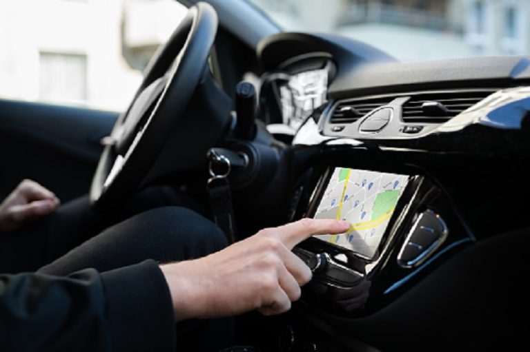 Mengaktifkan GPS Mobil