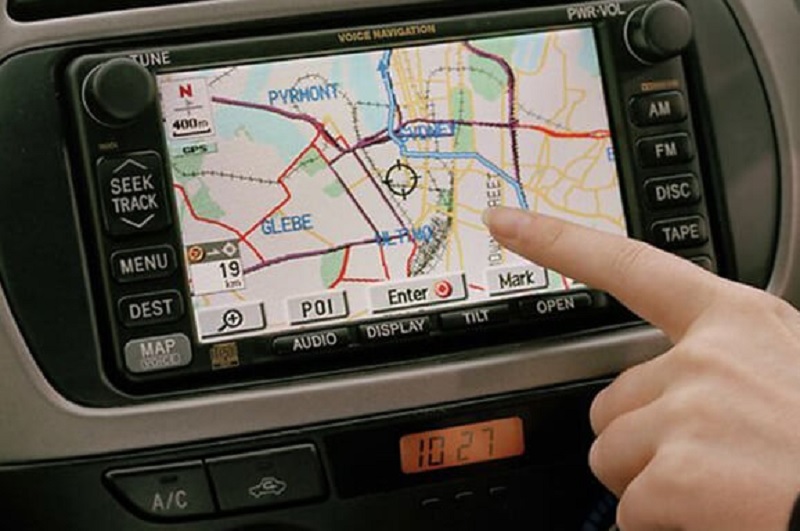 Keuntungan Sewa Mobil dengan Fitur GPS Perjalanan Lebih Aman