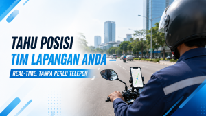 Teknisi lapangan menggunakan GPS tracker gpssupertrack untuk monitoring posisi kendaraan operasional